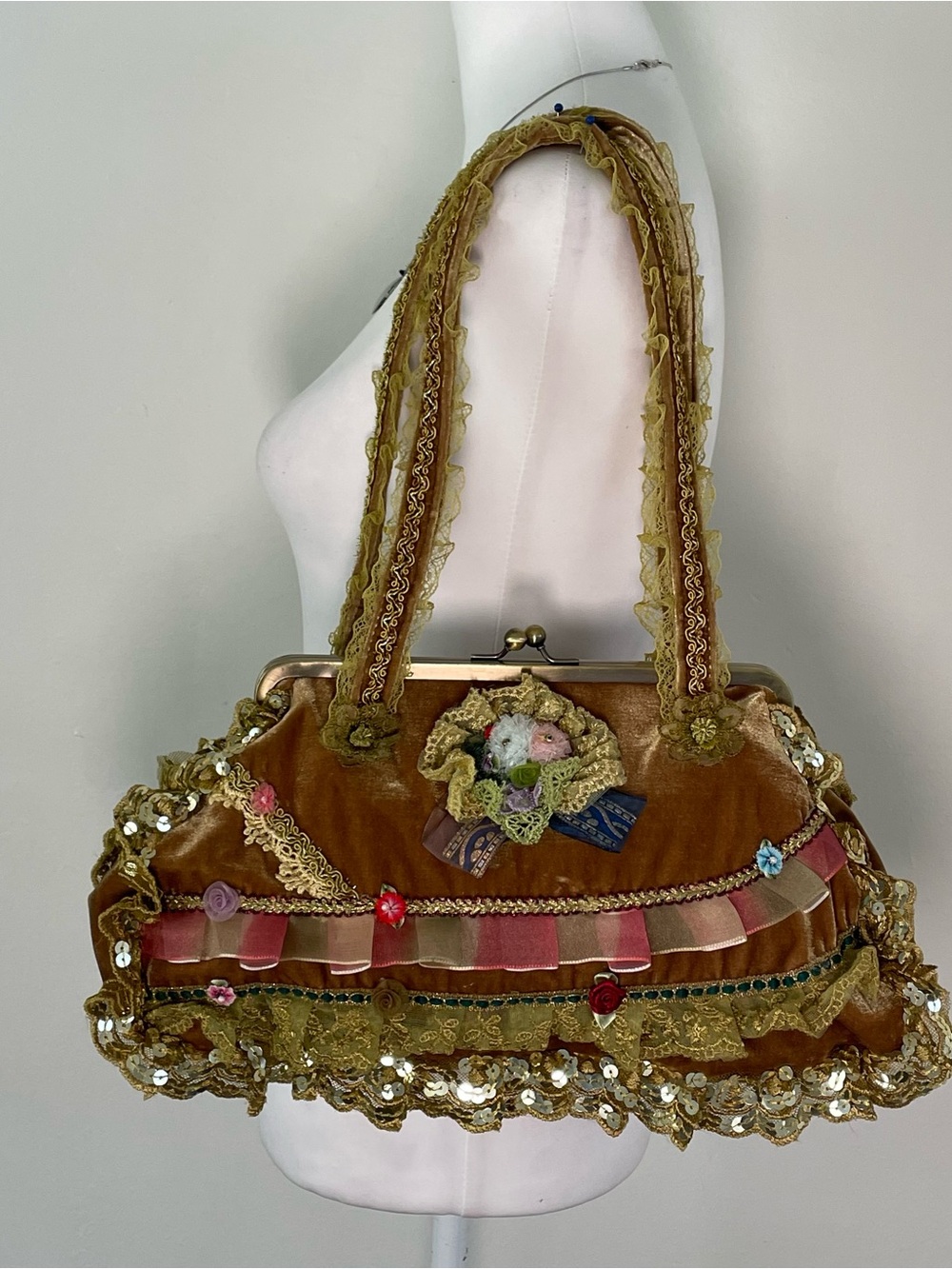 Vintage-Inspired Velvet Shoulder Bag in Golden Brown Victorian